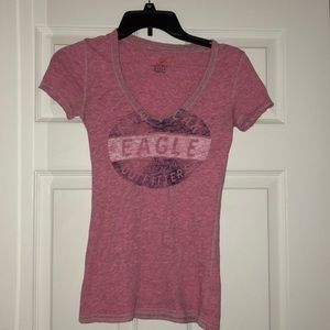 American Eagle V neck tee